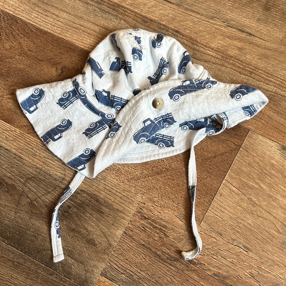 Kate Quinn Blue and White Car Print Baby Hat Small